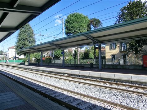 Mariano Comense railway station